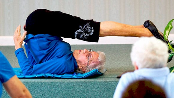 Берніс Мері Бейтс, найстарша інструкторка з йоги