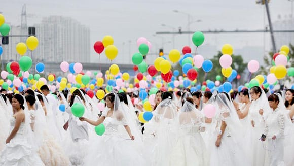 908 наречених встановили новий світовий рекорд у Китаї