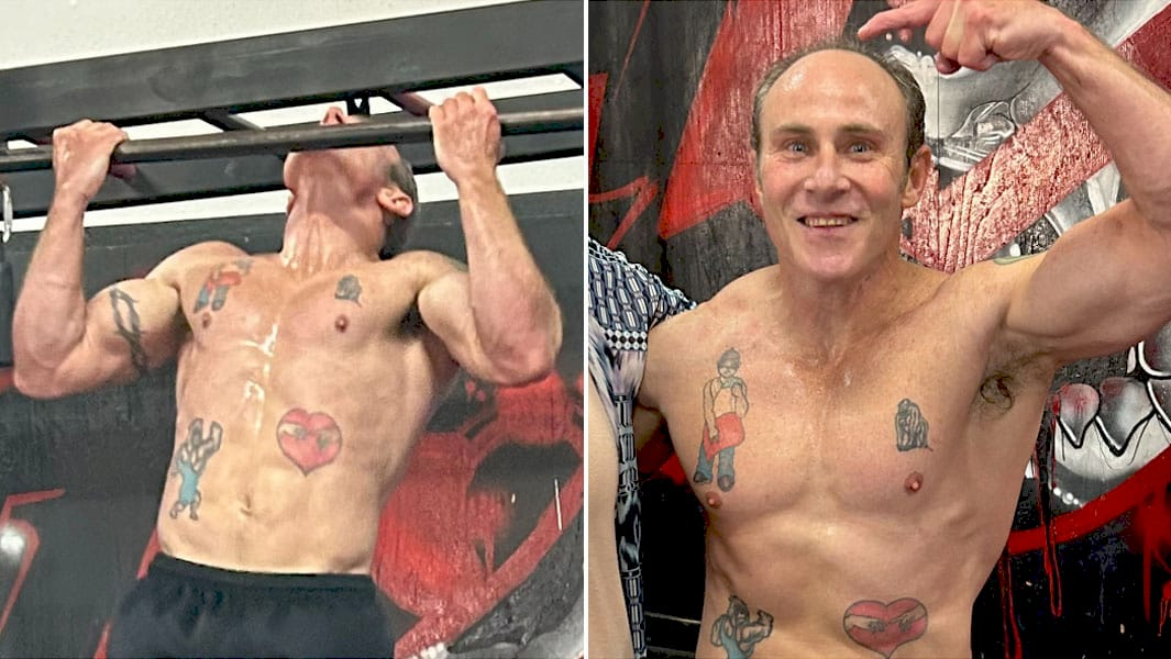 Френк Сагона виконує підтягування