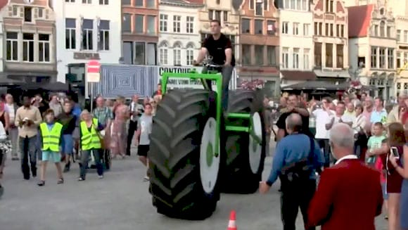 Джеф Пітерс на своєму рекордному велосипеді вагою 860 кг