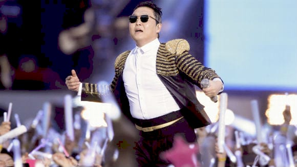 PSY у музичному кліпі "Gentleman"