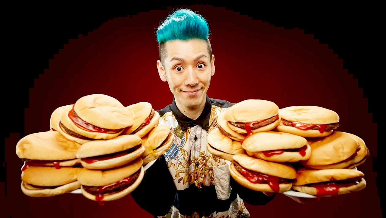 Такеру Кобаяші під час встановлення рекорду з гамбургерів