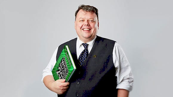 Крейг Глендей під час виступу на Единбурзькому книжковому фестивалі