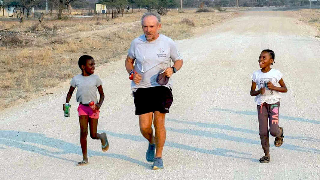 Кіт Бойд на фоні африканського пейзажу