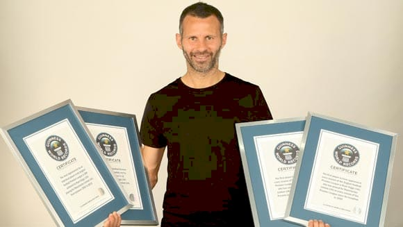 Райан Гіггз на полі під час оголошення про завершення кар'єри